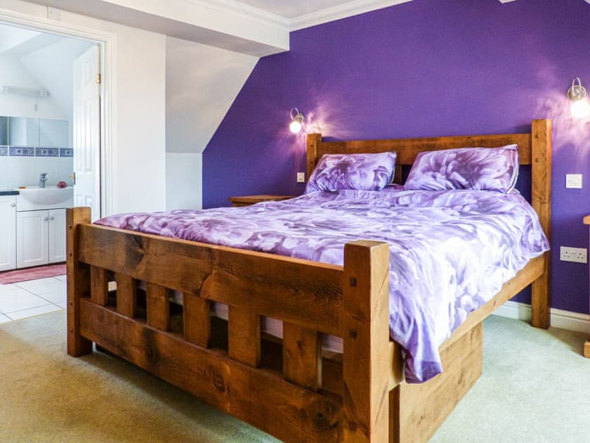 Double bedroom | Hill Cottage, Alverstone, near Apse Heath