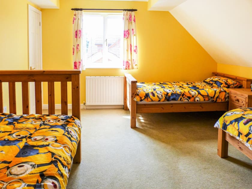 Twin bedroom | Hill Cottage, Alverstone, near Apse Heath