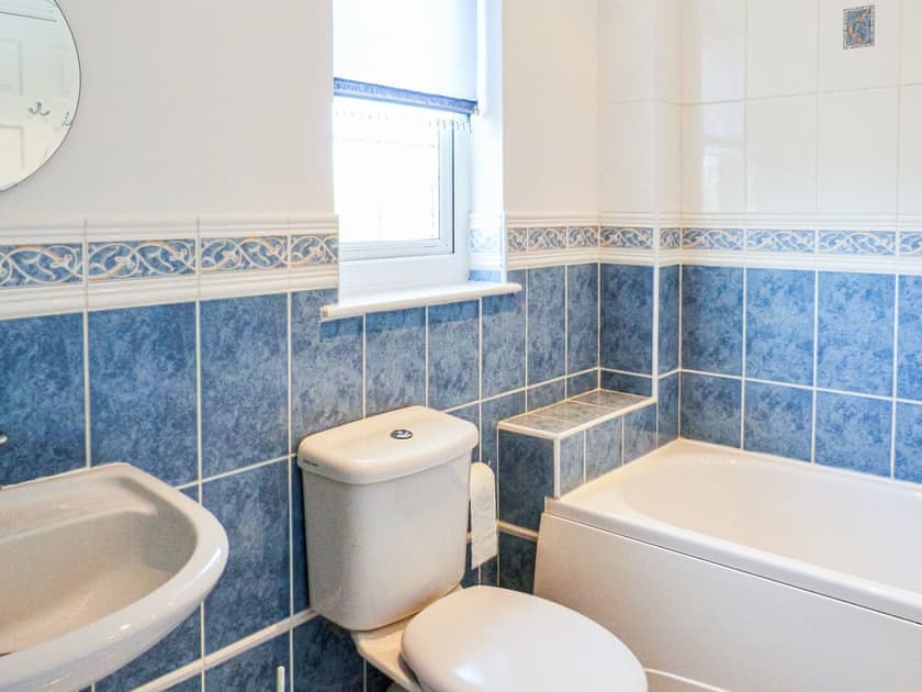 Bathroom | Hill Cottage, Alverstone, near Apse Heath