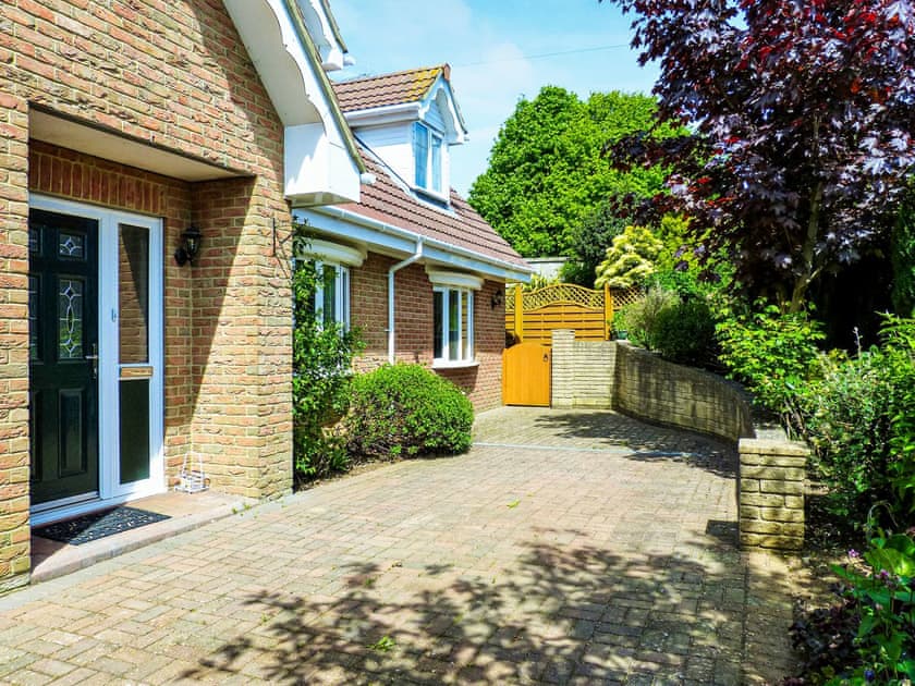 Exterior | Hill Cottage, Alverstone, near Apse Heath