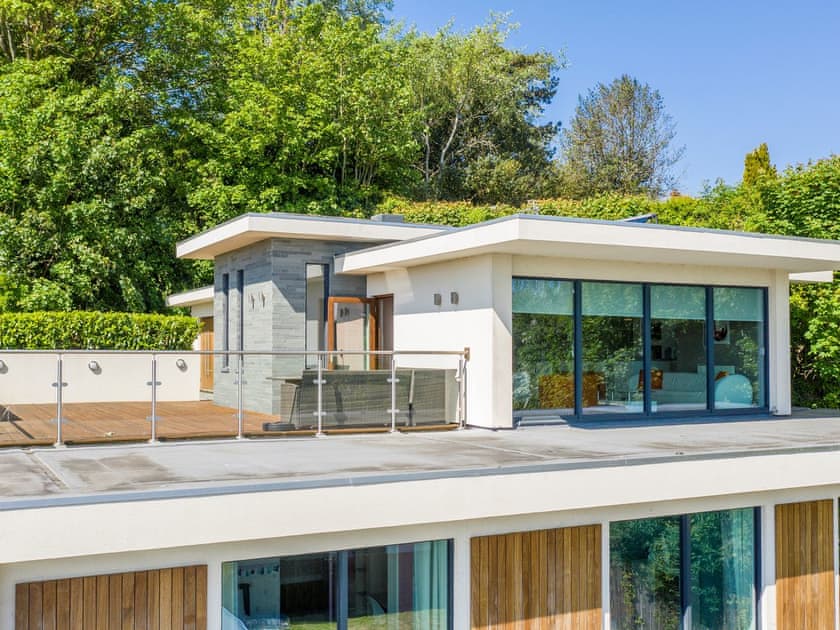 Tennyson Properties One Tennyson Apartment (ref UKC5131) in Newport