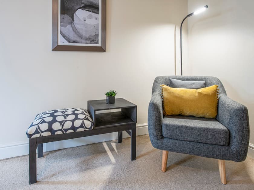 Living room/dining room | Drummond - Bellaire Stay Apartments, Ashford