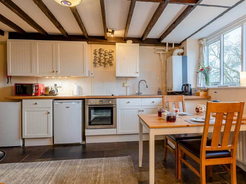 Kitchen/diner | Orchard Cottage - Thorney Country Cottages, Langport, near Somerton