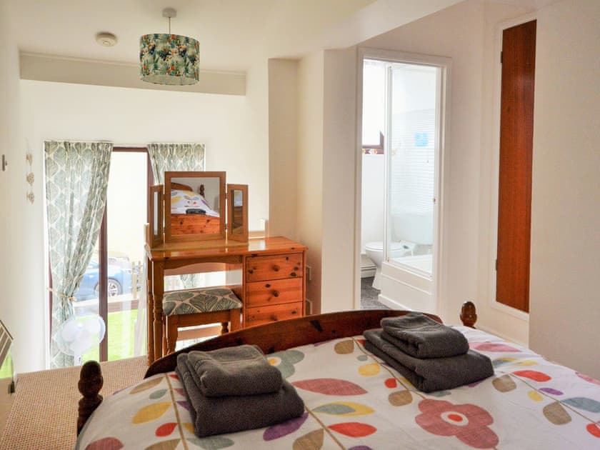 Double bedroom | Villa 23, Wootton Bridge