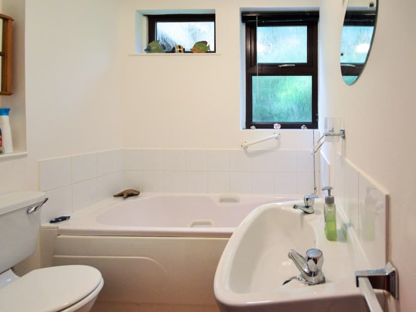 Twin bedroom | Villa 23, Wootton Bridge