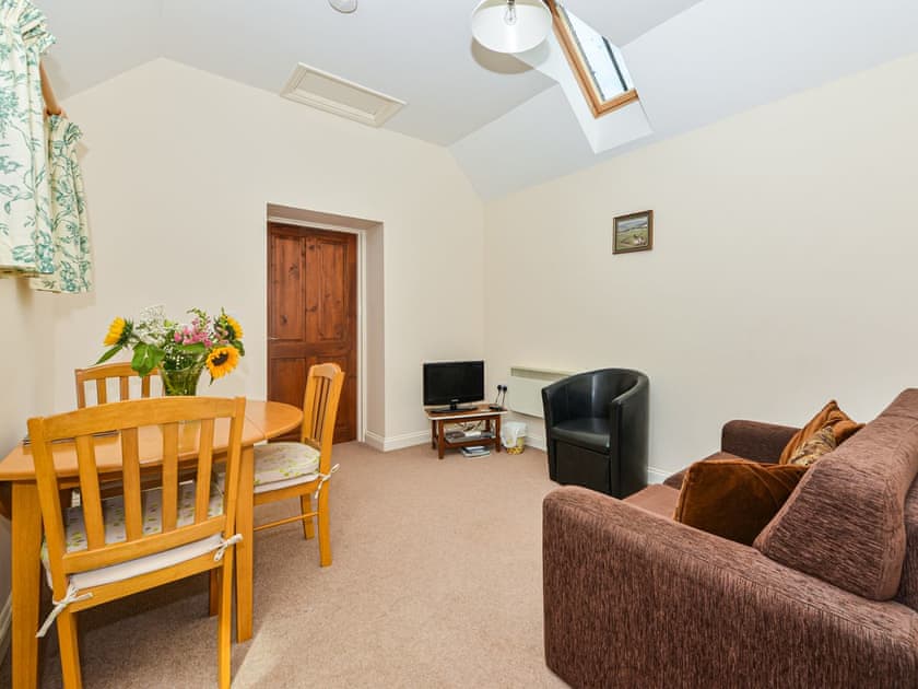 Living room/dining room | Willows, Calbourne