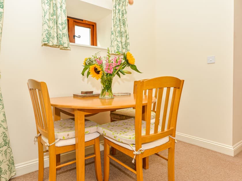 Living room/dining room | Willows, Calbourne