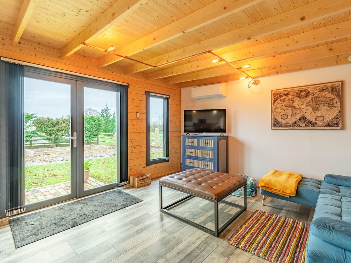 Lower Farm Lodges - Holly's Hidden Hideaway - Holiday lodge in Southern England - Image 4
