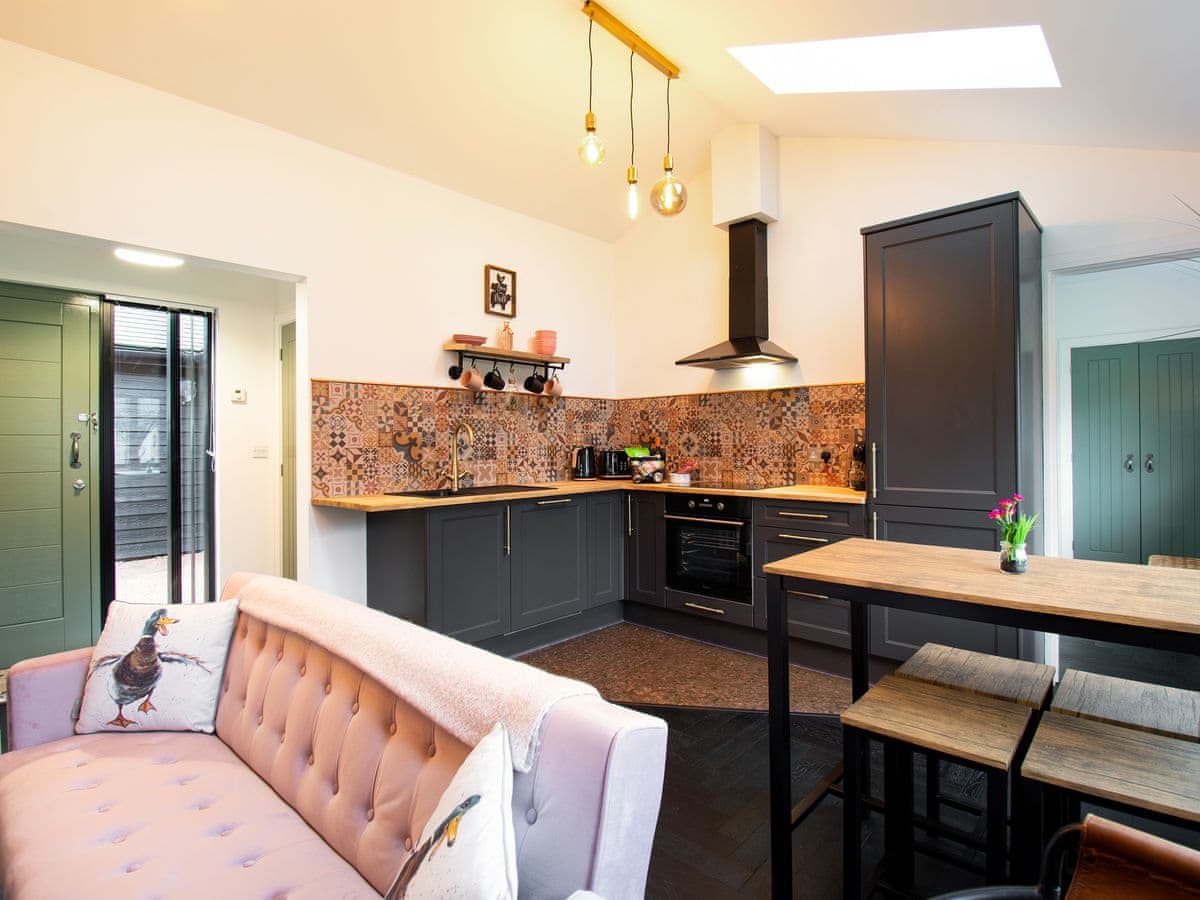 Lower Farm Lodges - Diesel's Desirable Den - Holiday Lodge in Southern England - Image 2
