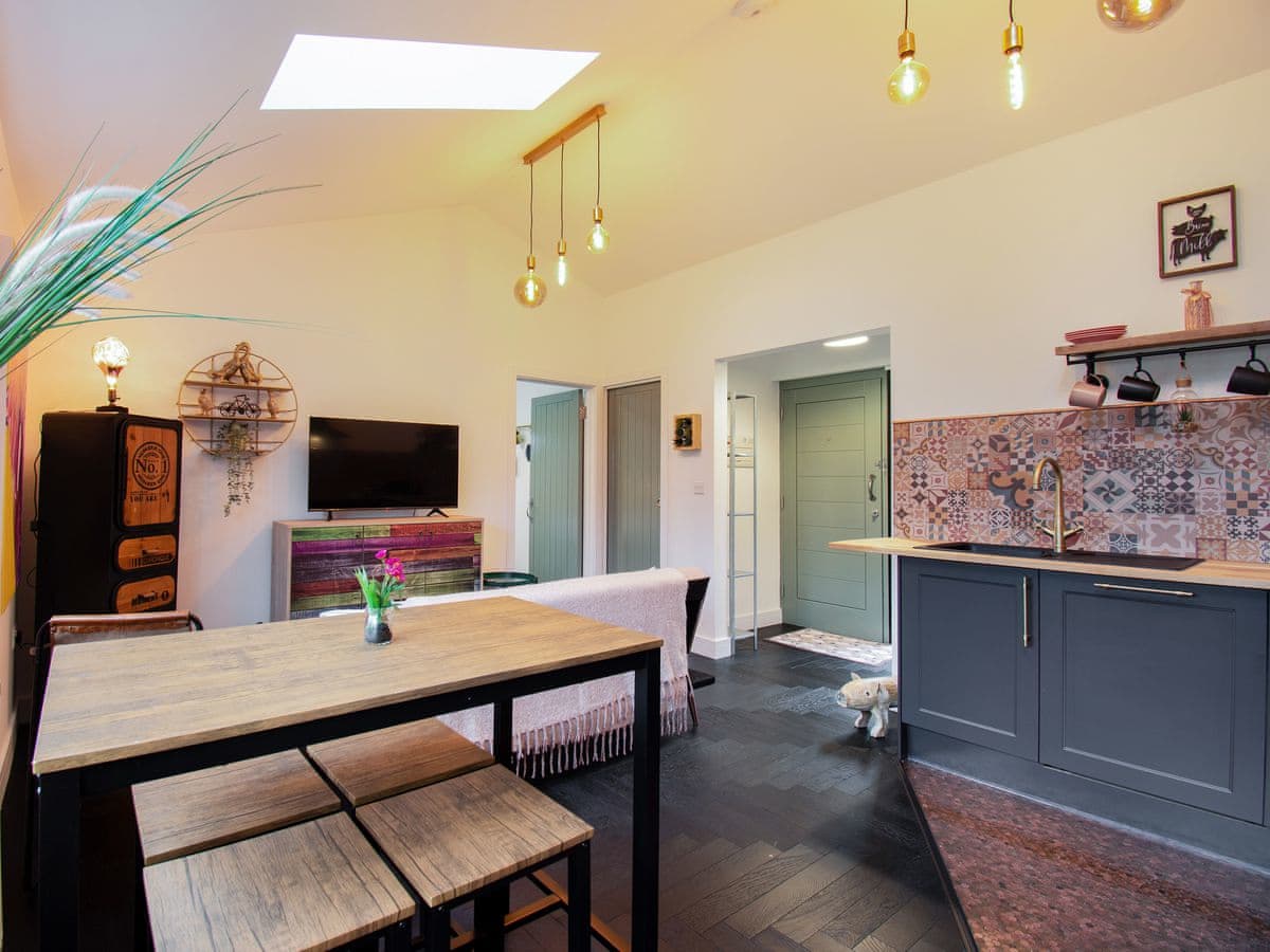Lower Farm Lodges - Diesel's Desirable Den - Holiday Lodge in Southern England - Image 3