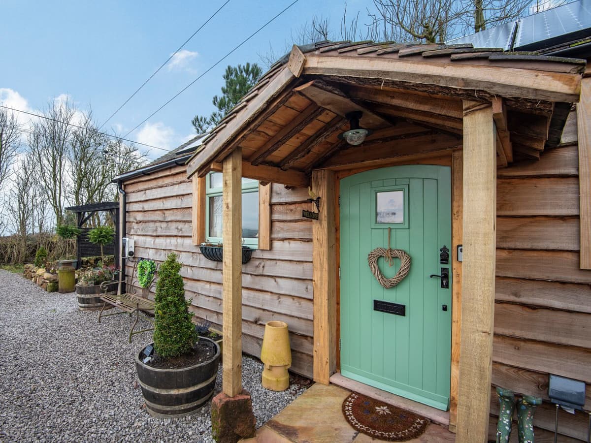Little Pines Lodge - Holiday lodge in Central England - Image 2