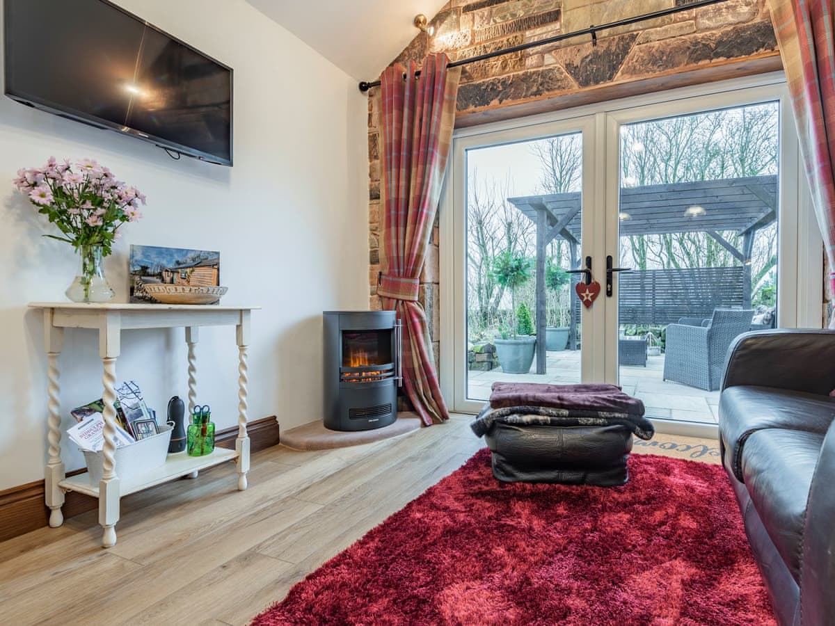 Little Pines Lodge - Holiday lodge in Central England - Image 3