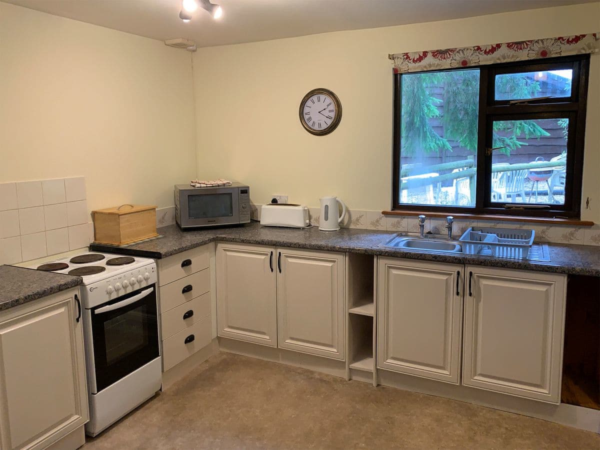 Wayside Lodges - Sycamore Lodge - Holiday lodge in Southern England - Image 3