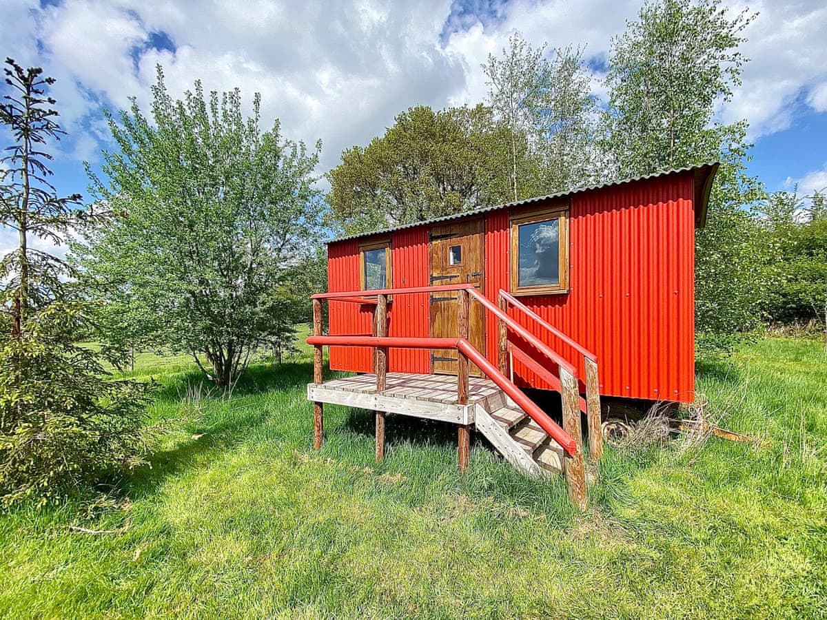 Chelworth Shepherds Huts - Poppy Shepherds Hut