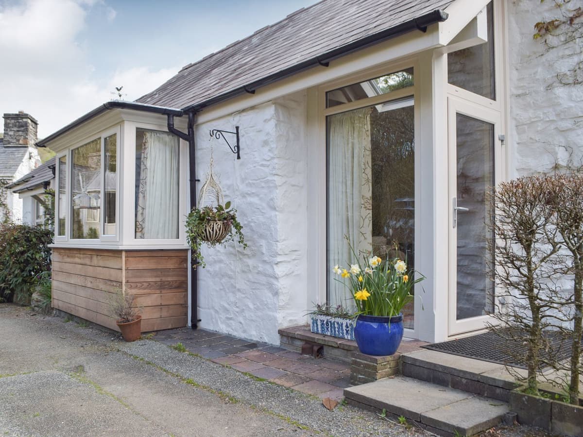 Tucking Cottage — photo from cottages.com