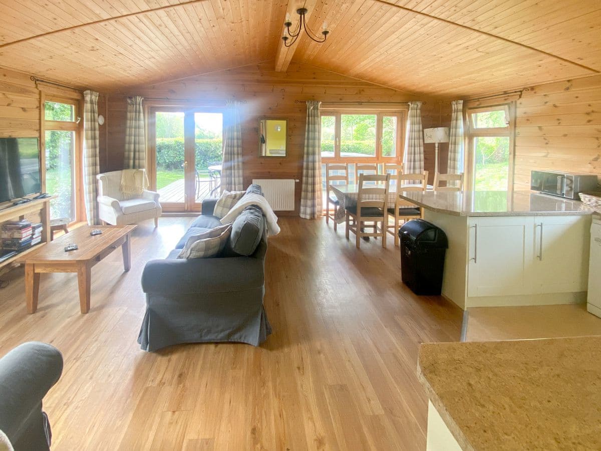 Boatside - Edw Lodge - Image 3