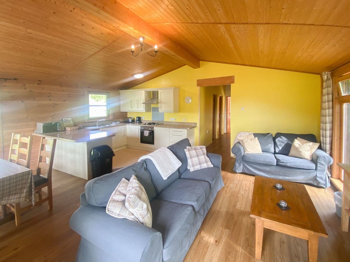 Boatside - Edw Lodge - Image 4