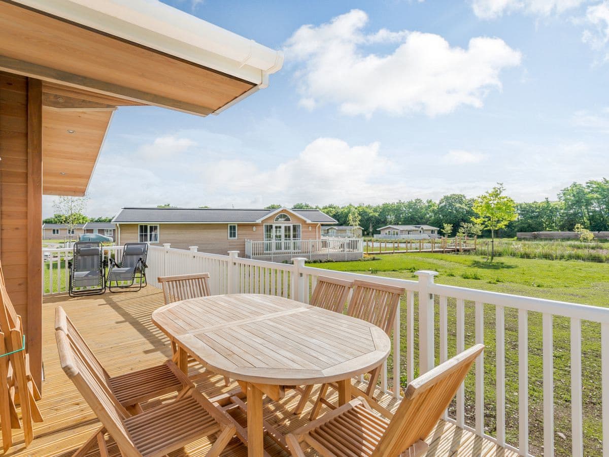 Mahonia Lodge - Holiday Lodge in Central England - Image 2