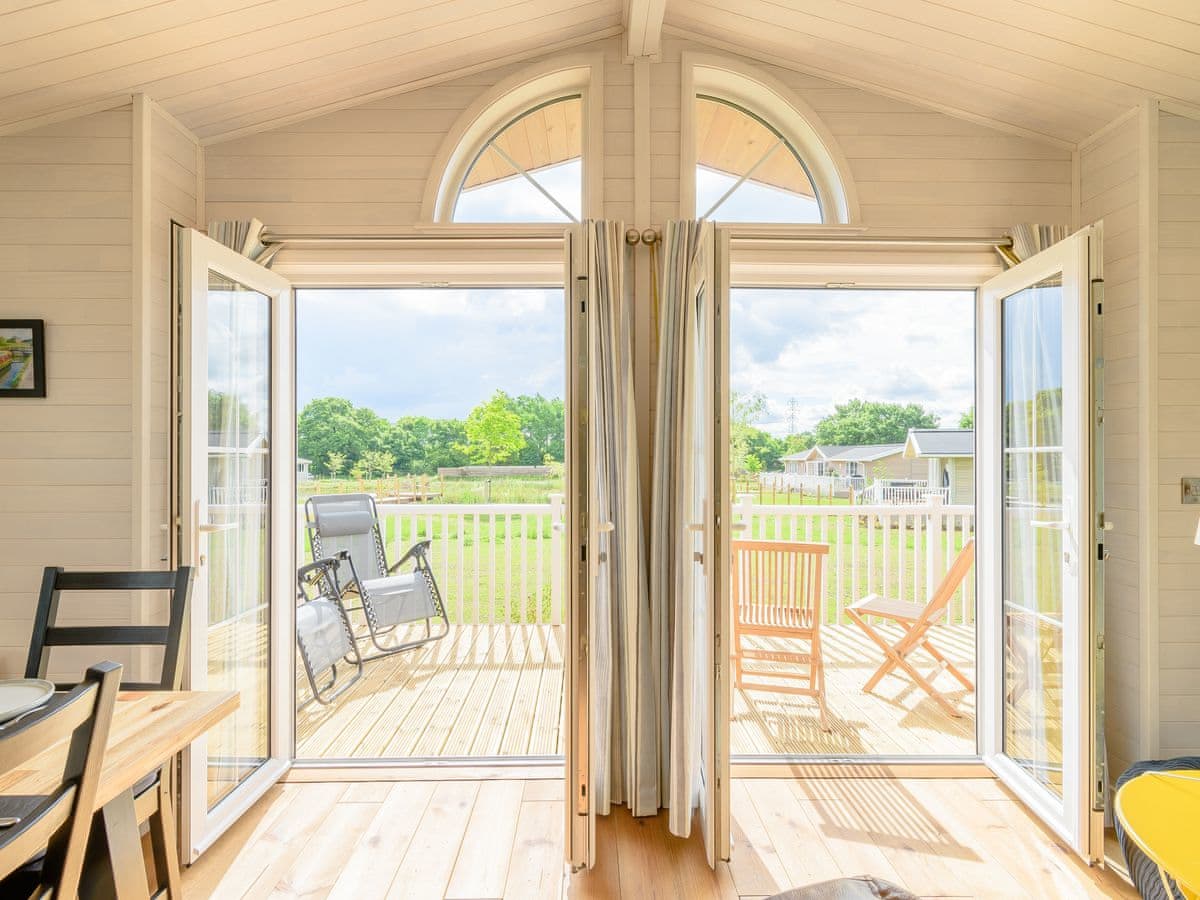 Mahonia Lodge - Holiday Lodge in Central England - Image 5