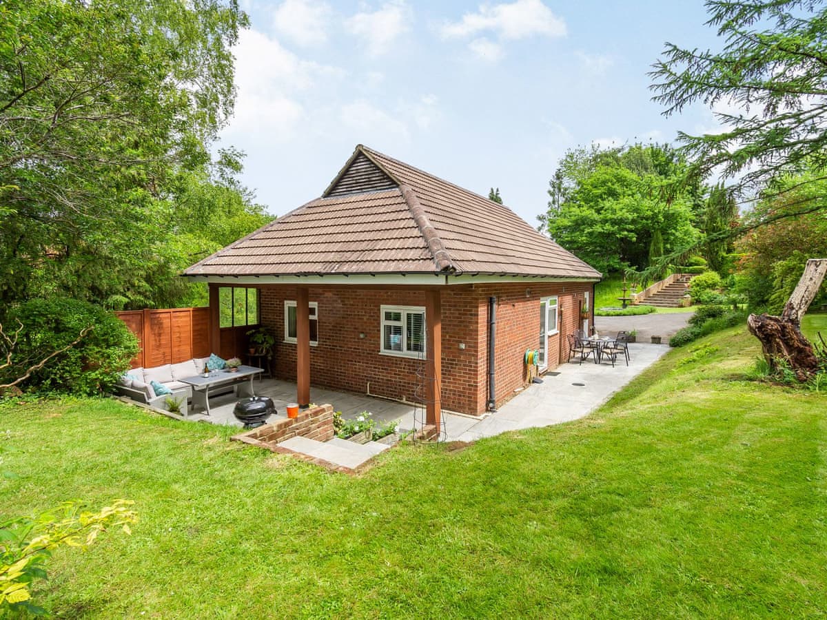 Quarry Lodge - Holiday lodge in Southern England - Image 1