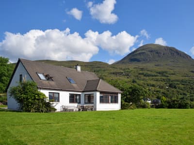 Accommodation for hiking, mountain biking, fishing, kayaking by the sea view