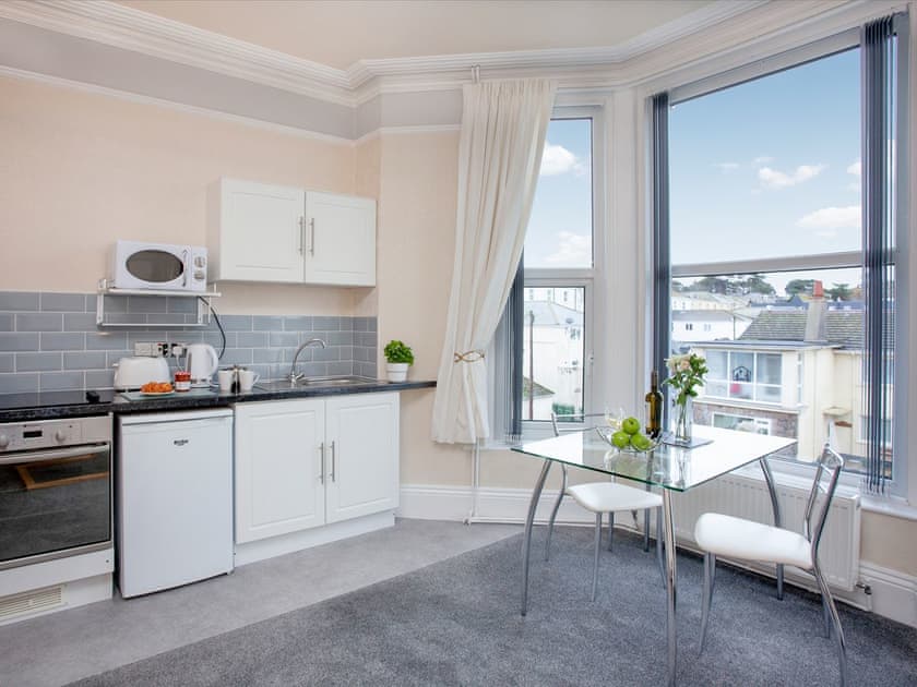 Kitchen | Apartment 8 Bedford Holiday Flats - Bedford Holiday Flats, Paignton