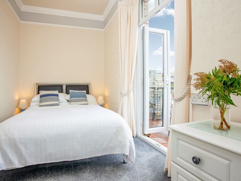 Double bedroom | Apartment 8 Bedford Holiday Flats - Bedford Holiday Flats, Paignton
