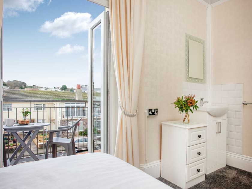 Double bedroom | Apartment 8 Bedford Holiday Flats - Bedford Holiday Flats, Paignton
