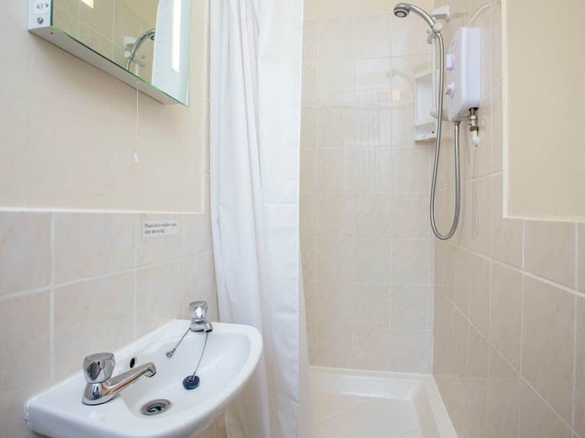 Shower room | Apartment 8 Bedford Holiday Flats - Bedford Holiday Flats, Paignton