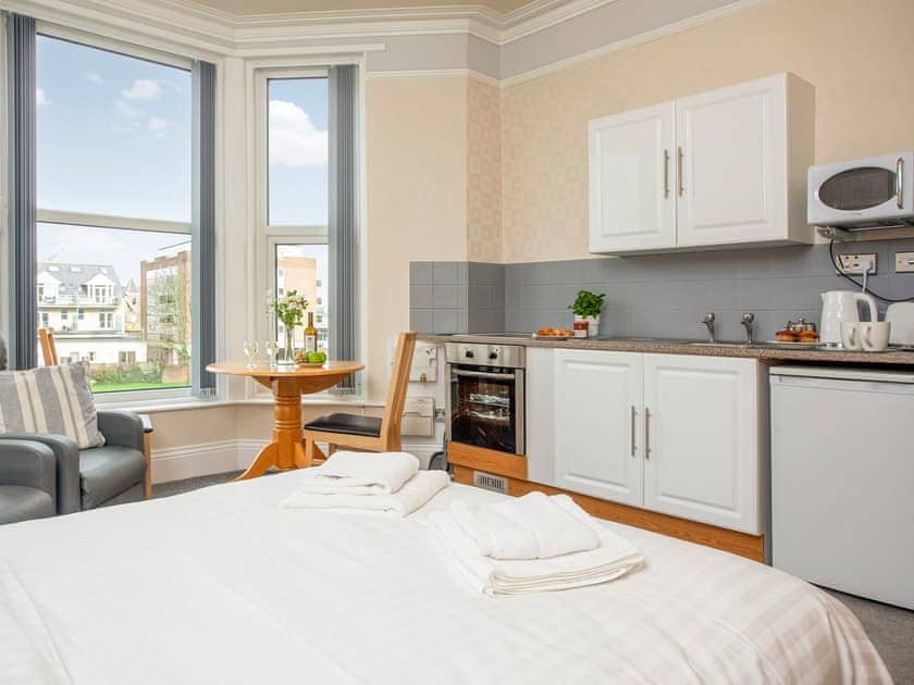 Open plan living space | Apartment 9 Bedford Holiday Flats - Bedford Holiday Flats, Paignton