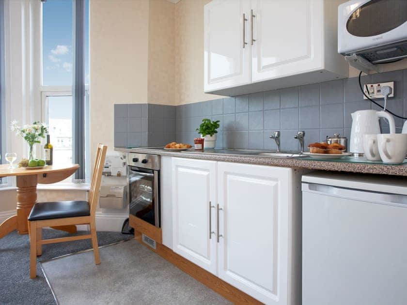 Kitchen | Apartment 9 Bedford Holiday Flats - Bedford Holiday Flats, Paignton