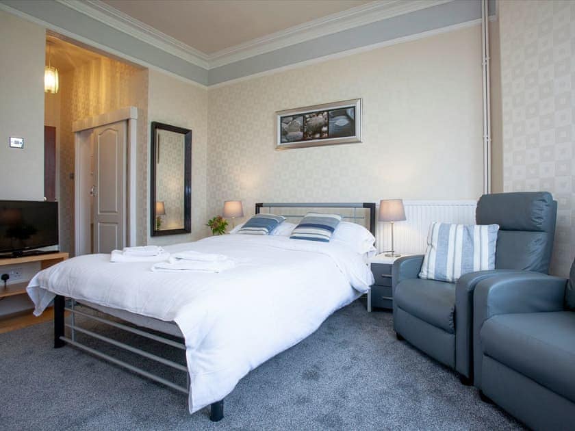 Double bedroom | Apartment 9 Bedford Holiday Flats - Bedford Holiday Flats, Paignton