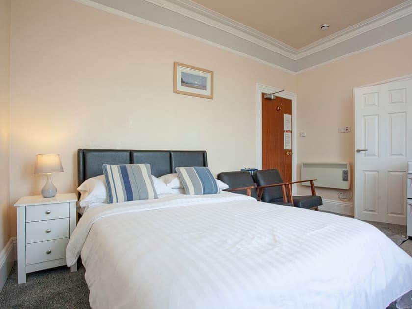 Double bedroom | Apartment 10 Bedford Holiday Flats - Bedford Holiday Flats, Paignton