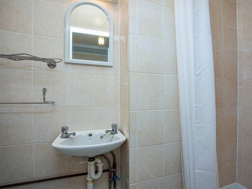 Shower room | Apartment 10 Bedford Holiday Flats - Bedford Holiday Flats, Paignton