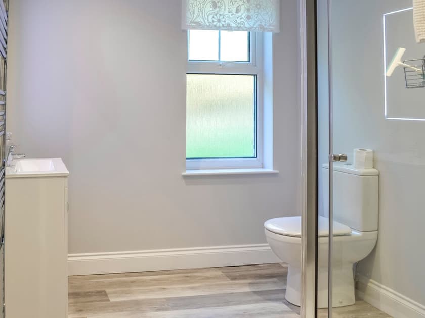 Shower room | Clarksburn Blue, Newton Stewart