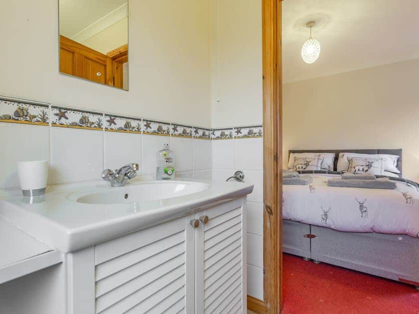 En-suite | Chestnut Cottage, Corpach, near Fort William