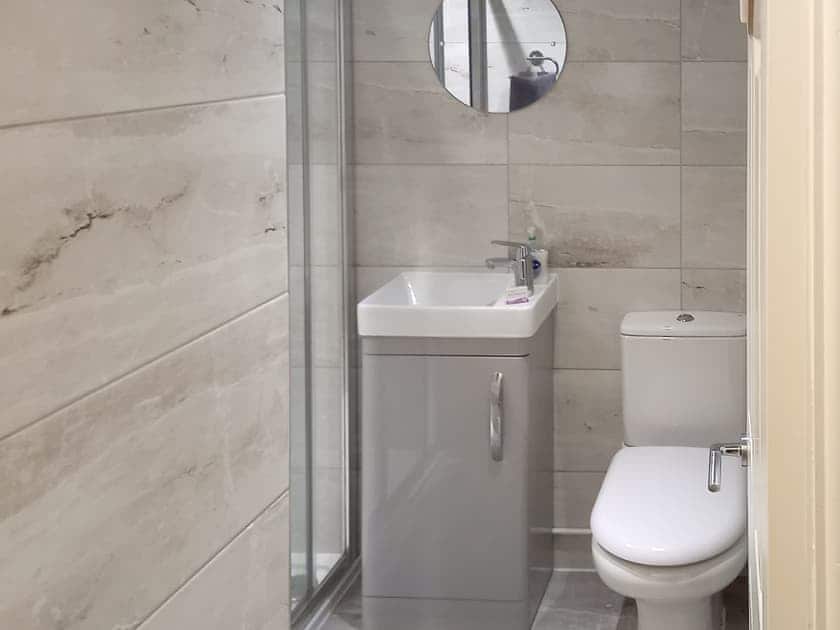 Shower room | Rooftops - R & R Cottages, Grassington