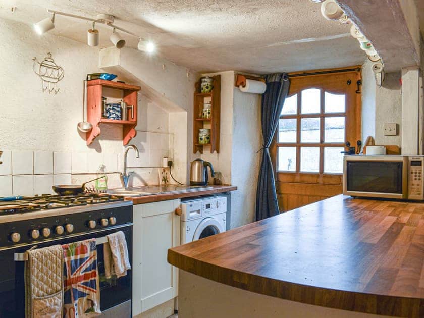 Kitchen | Hoopers Farmhouse - Hoopers Holidays, Tilshead