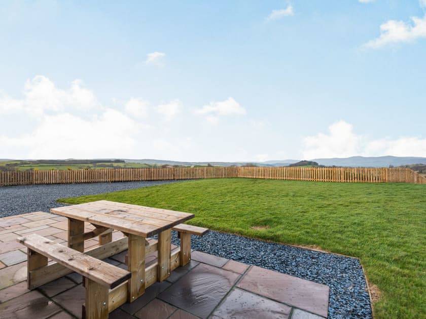 Sitting-out-area | Pen Rhiw - Podiau Uwch Y Dyffryn, Llanelidan, near Ruthin