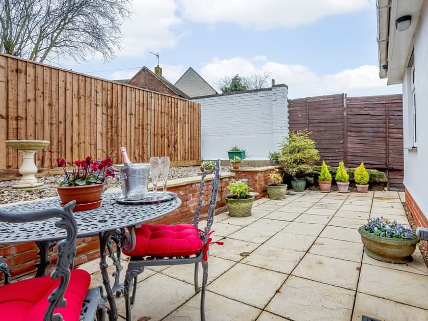 Sitting-out-area | Vineyard’s Apartment, Ely