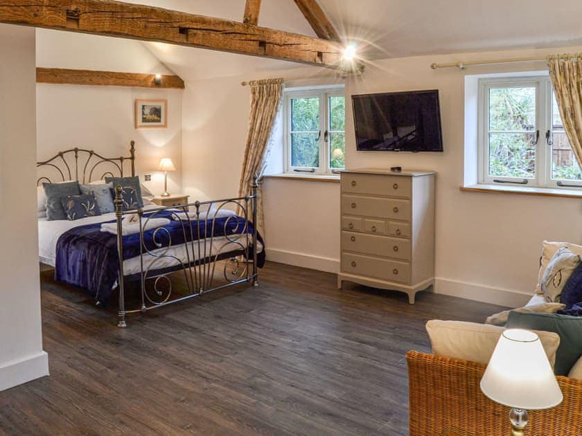 Master Kingsize bedroom | Skylarks’ Nest - Manor Farm Barns, Witton, near Happisburgh