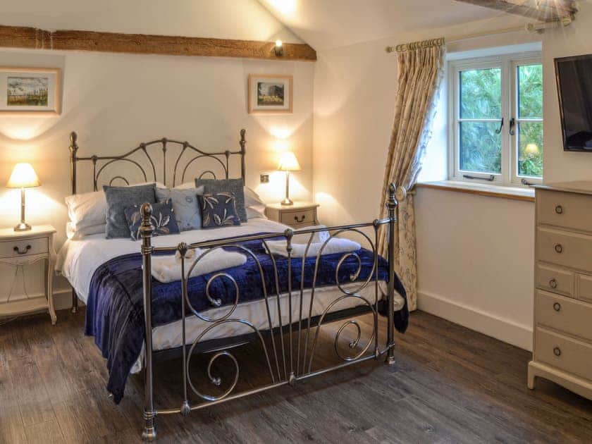 Master Kingsize bedroom | Skylarks’ Nest - Manor Farm Barns, Witton, near Happisburgh