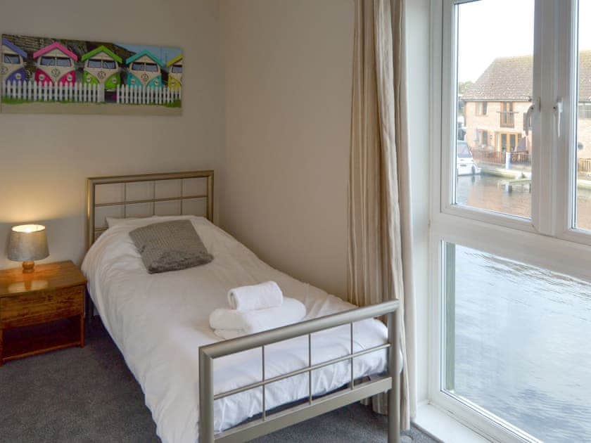 Twin bedroom | David’s Island, Wroxham