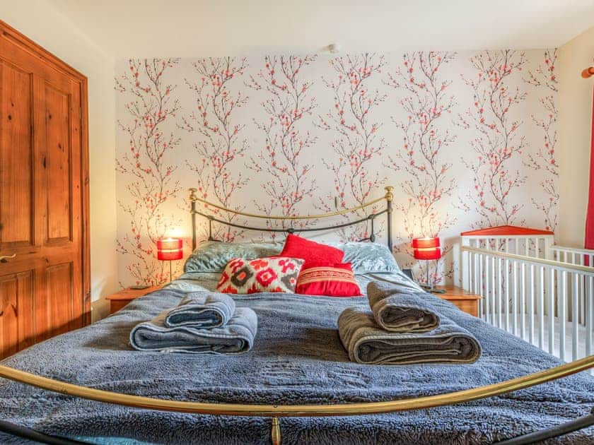 Double bedroom | The Threshing Barn - Oldiscleave Farm Cottages, Bideford