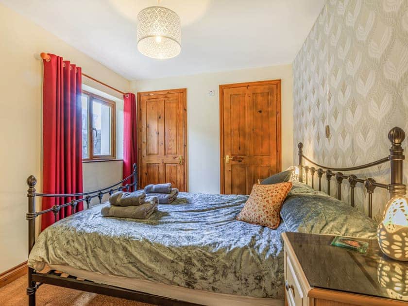 Double bedroom | The Threshing Barn - Oldiscleave Farm Cottages, Bideford