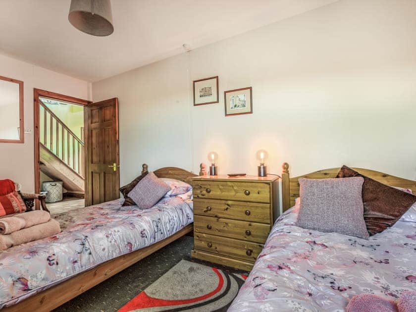 Twin bedroom | The Threshing Barn - Oldiscleave Farm Cottages, Bideford