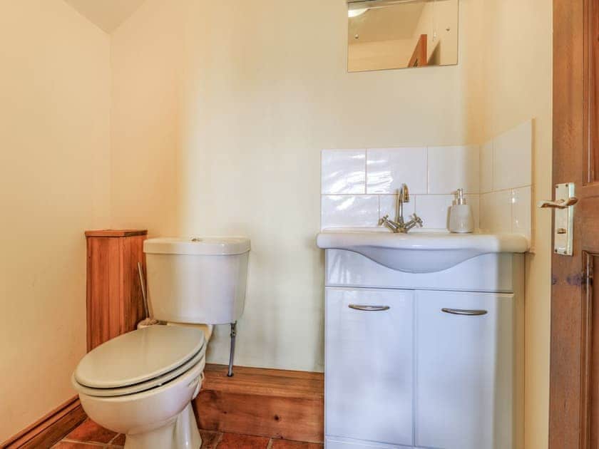 Separate toiltet | The Threshing Barn - Oldiscleave Farm Cottages, Bideford