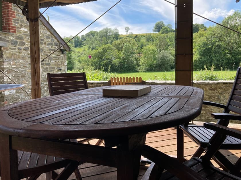 Outdoor area | Tynval, Bronwydd Arms