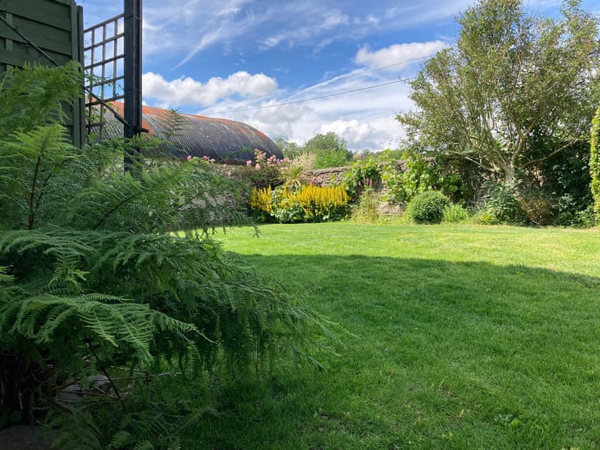 Garden | Tynval, Bronwydd Arms