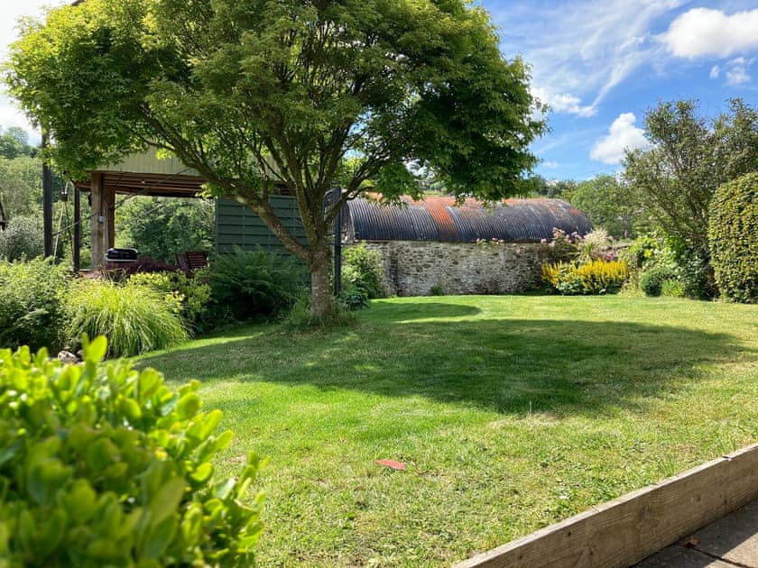Garden | Tynval, Bronwydd Arms